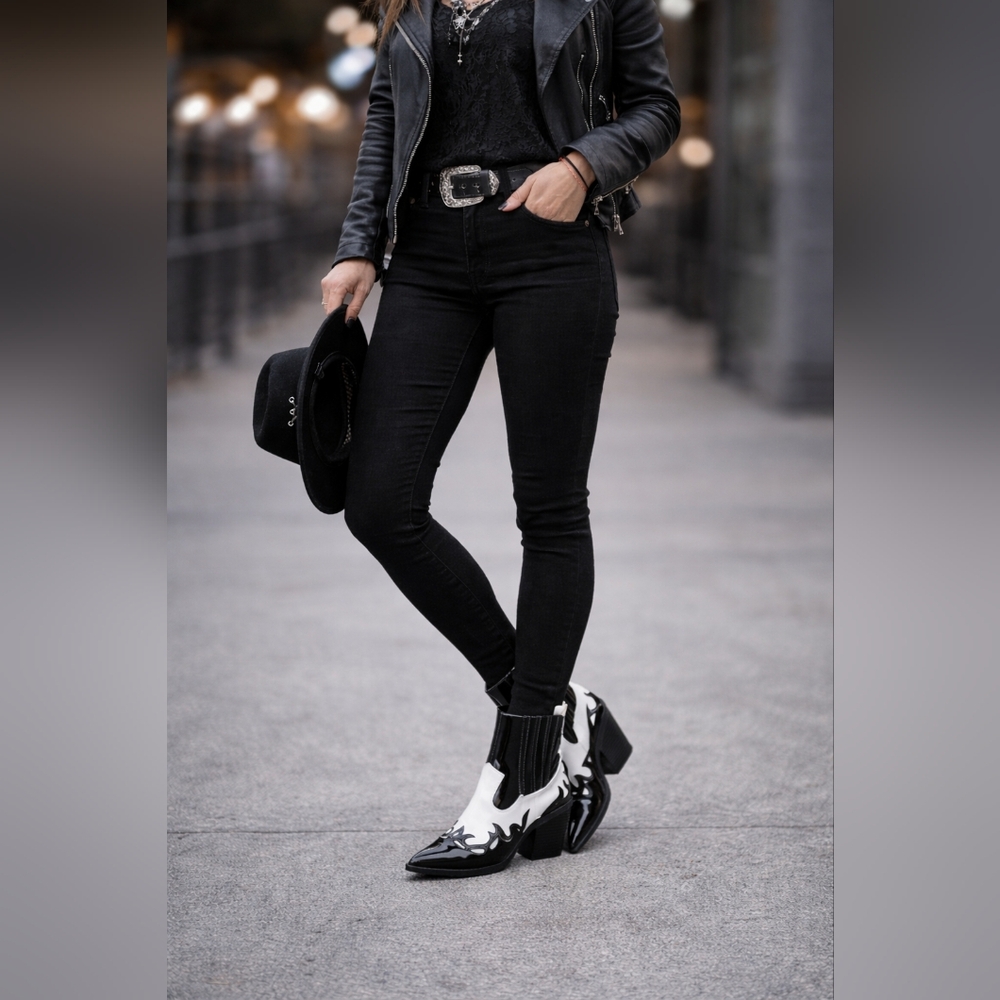 Black & White Western Pointed Toe Block Heel Ankle Boots – Size 7